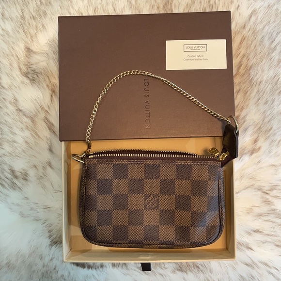 Louis Vuitton Handbags - Louis Vuitton Clutch